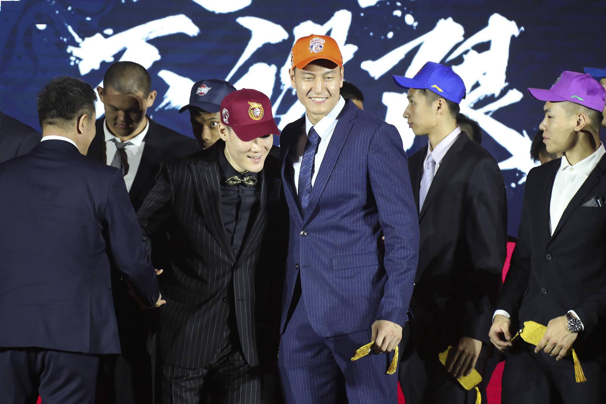 包含赛地聚焦：西甲集结日热度飙升，浙江队强势反弹，态度坚定，轮换策略成焦点的词条