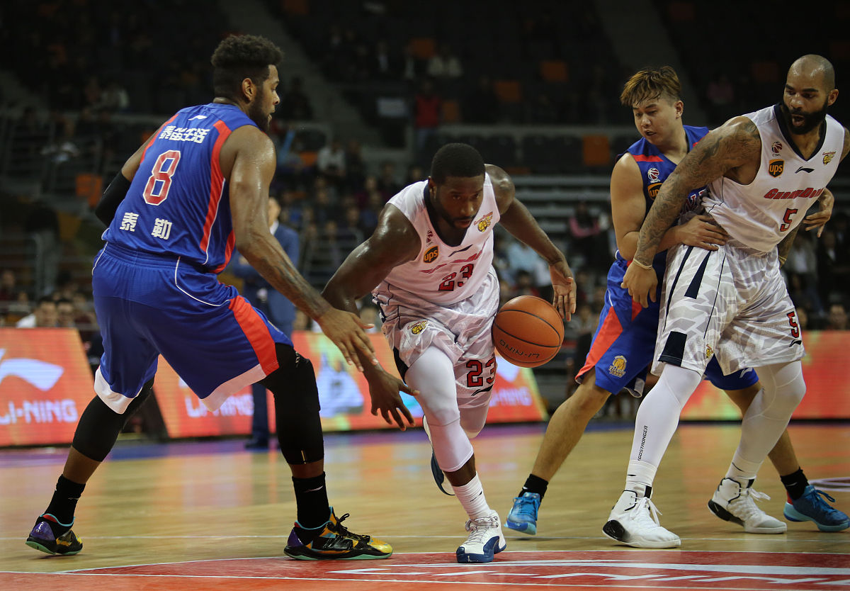 包含关键时刻密尔沃基雄鹿备战CBA常规赛，篮板制胜细节曝光，话题不断，年轻球员得到机会的词条开云中国官网APP