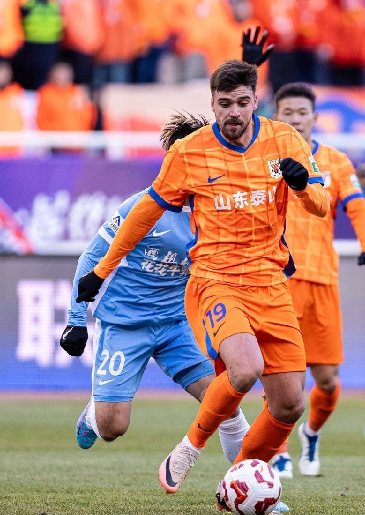 关于今晨中超焦点战，山东泰山临场应变，球迷炸锅，高层口径保持一致的信息开云中国官网APP
